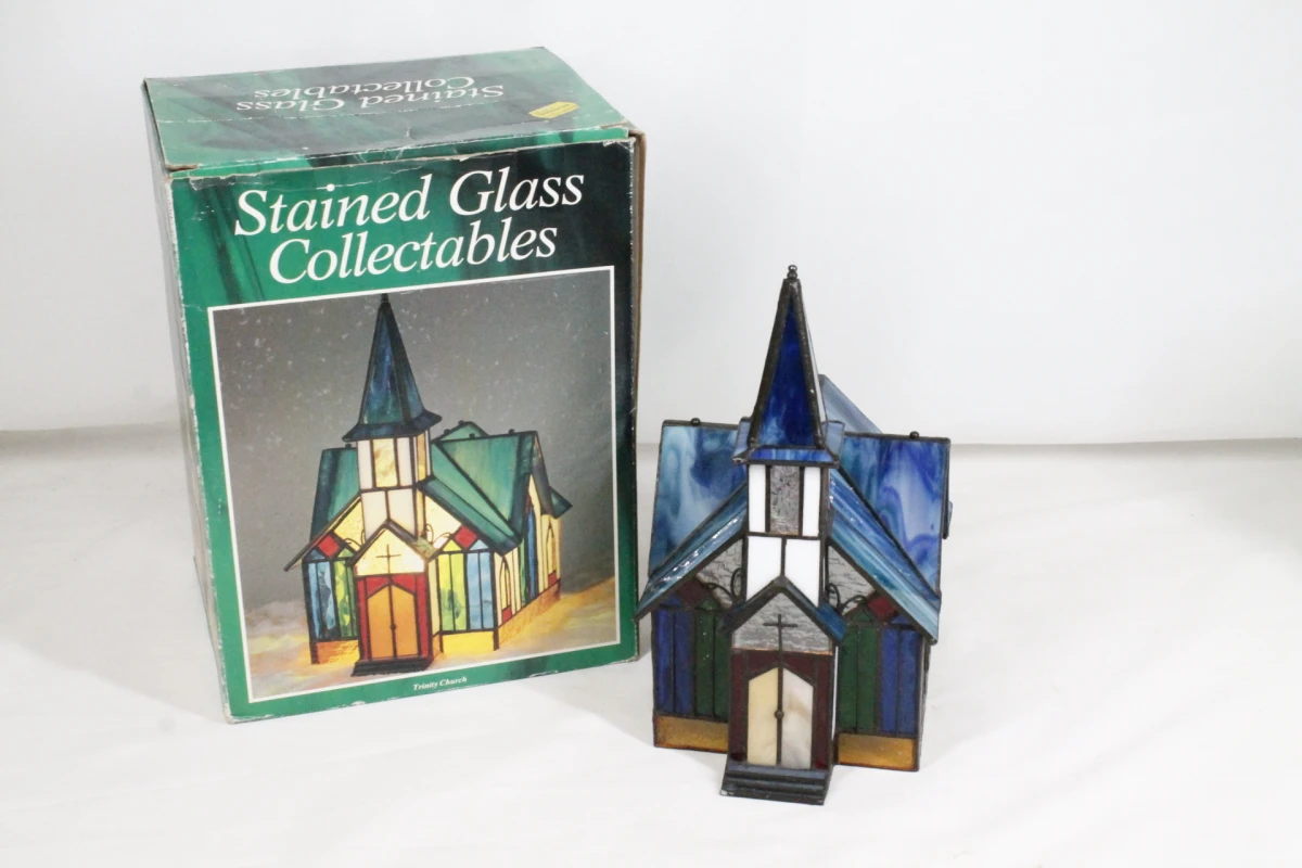 Vintage "Stained Glass Collectables" kerkje