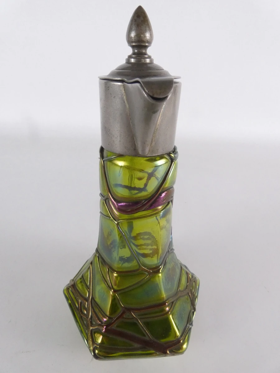 Art Nouveau/Jugendstil kan van iriserend glas (ca. 1895-1915)