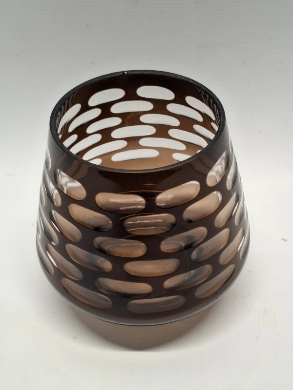 Vintage design vaas in geslepen dubbelglas - rookglas met geometrisch motief - foto 2