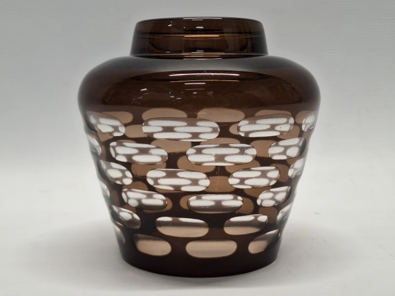 Vintage design vaas in geslepen dubbelglas - rookglas met geometrisch motief - foto 7