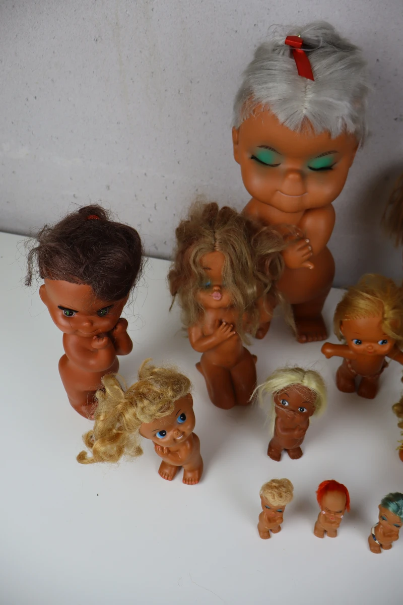 Lot van 16 vintage kawaii poppetjes uit Hongkong