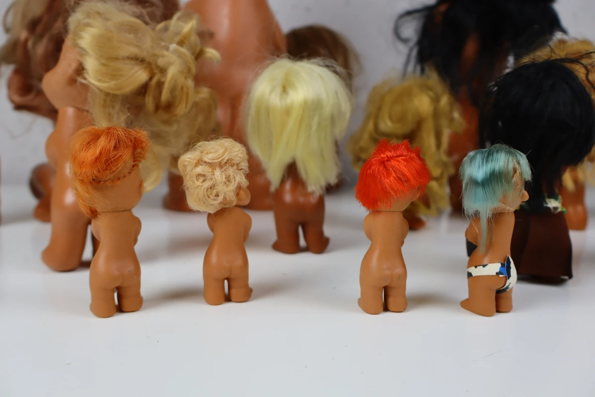 Lot van 16 vintage kawaii poppetjes uit Hongkong