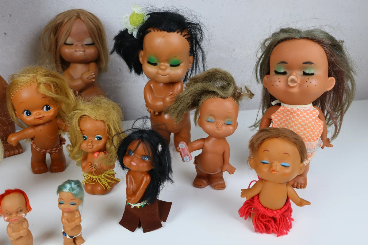 Lot van 16 vintage kawaii poppetjes uit Hongkong