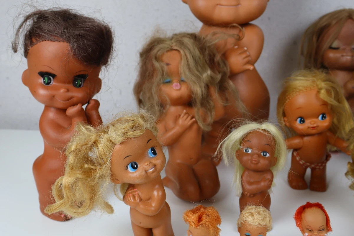 Lot van 16 vintage kawaii poppetjes uit Hongkong