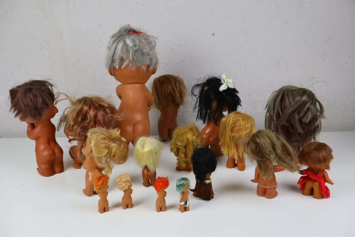 Lot van 16 vintage kawaii poppetjes uit Hongkong