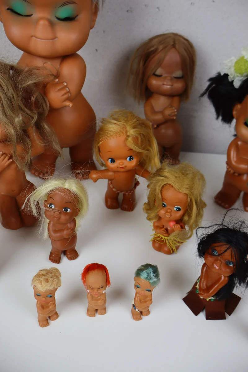Lot van 16 vintage kawaii poppetjes uit Hongkong
