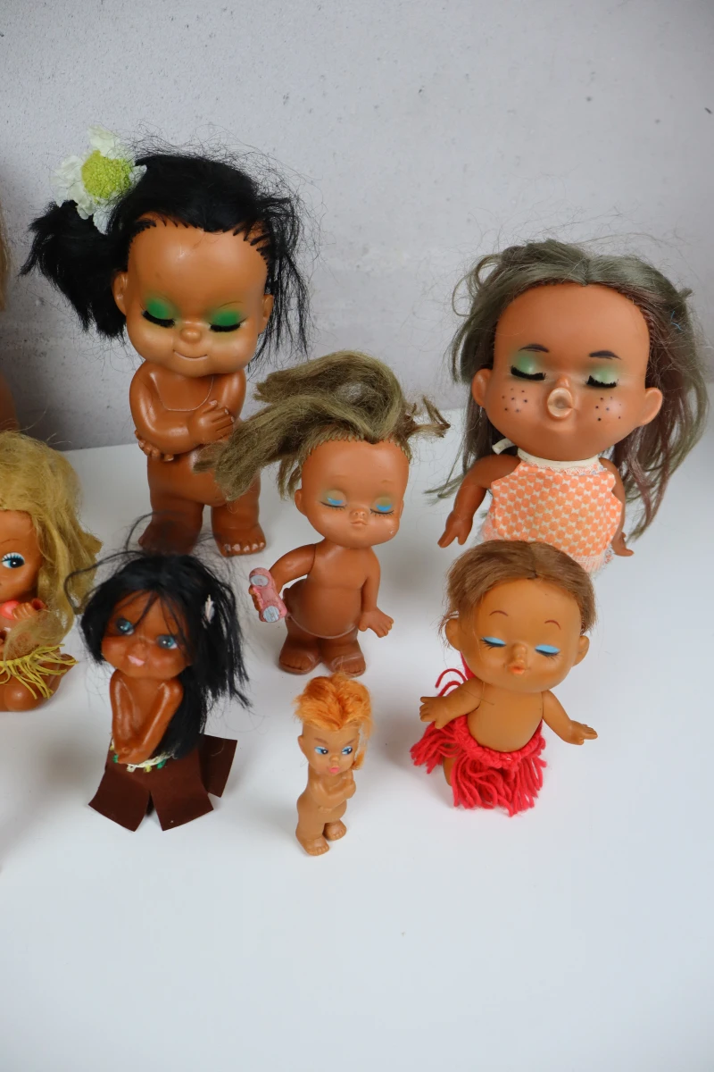 Lot van 16 vintage kawaii poppetjes uit Hongkong
