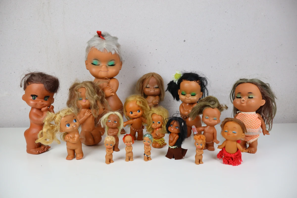 Lot van 16 vintage kawaii poppetjes uit Hongkong