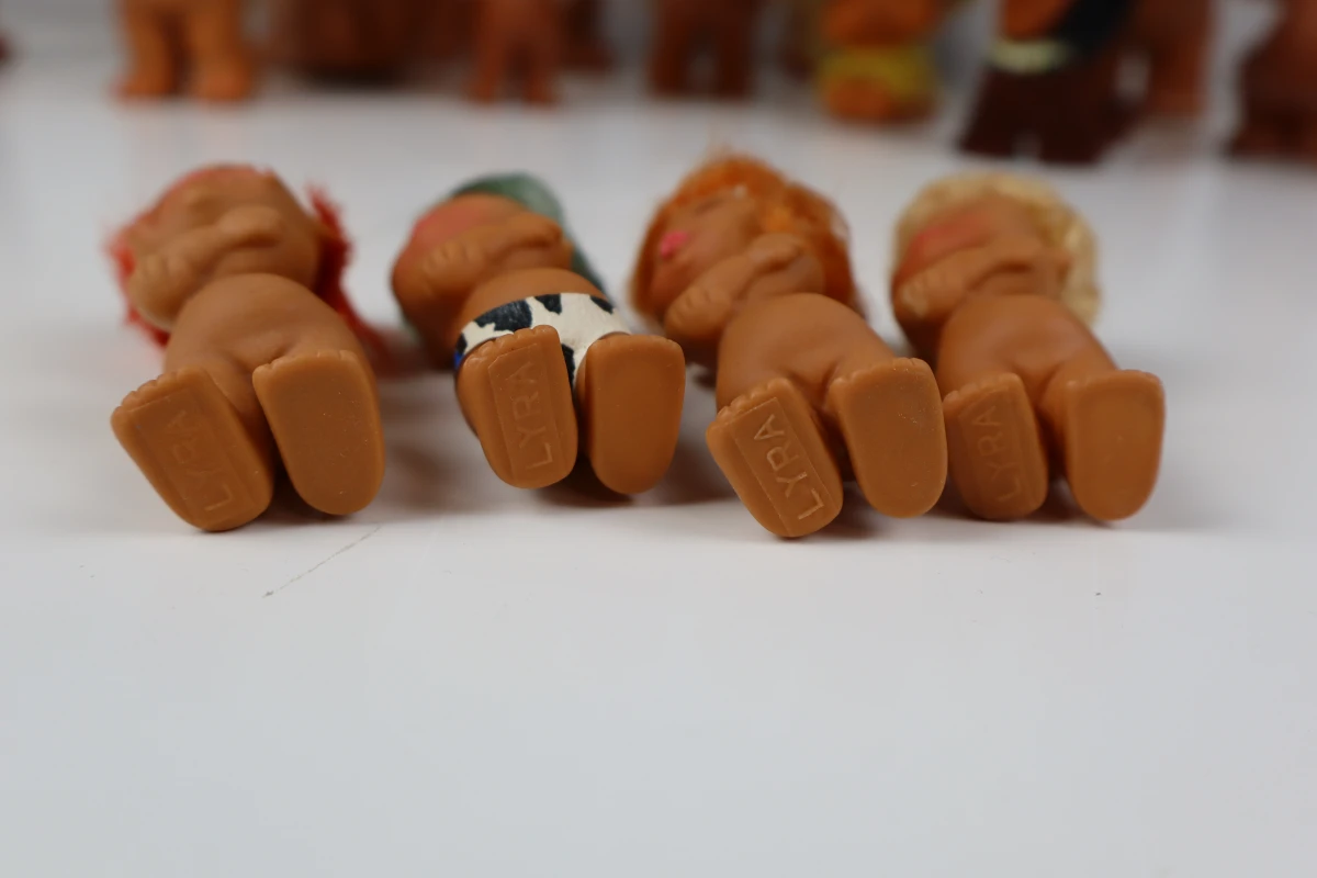 Lot van 16 vintage kawaii poppetjes uit Hongkong
