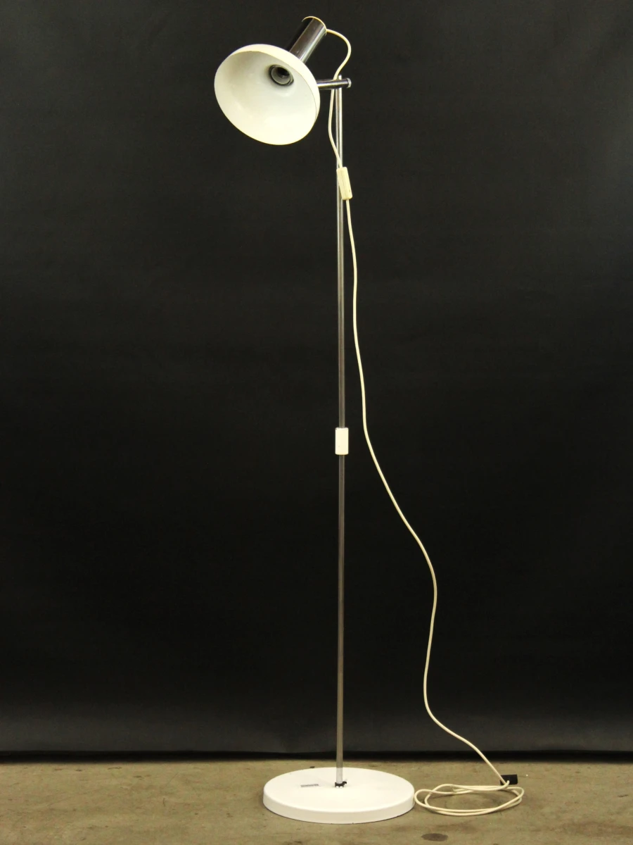 Mid Century geëmaileerde witte vloerlamp gebaseerd op Staff Leuchten
