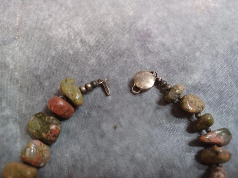 Stijlvolle handgemaakte sieraden set met natuursteen en unakiet - foto 11