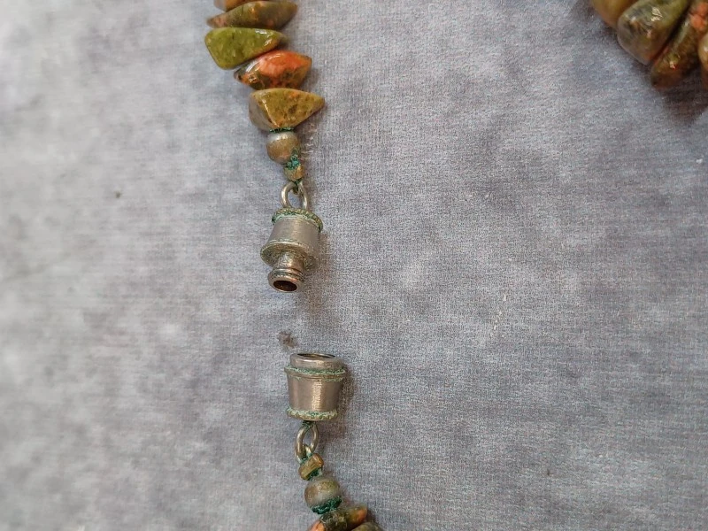 Stijlvolle handgemaakte sieraden set met natuursteen en unakiet - foto 7