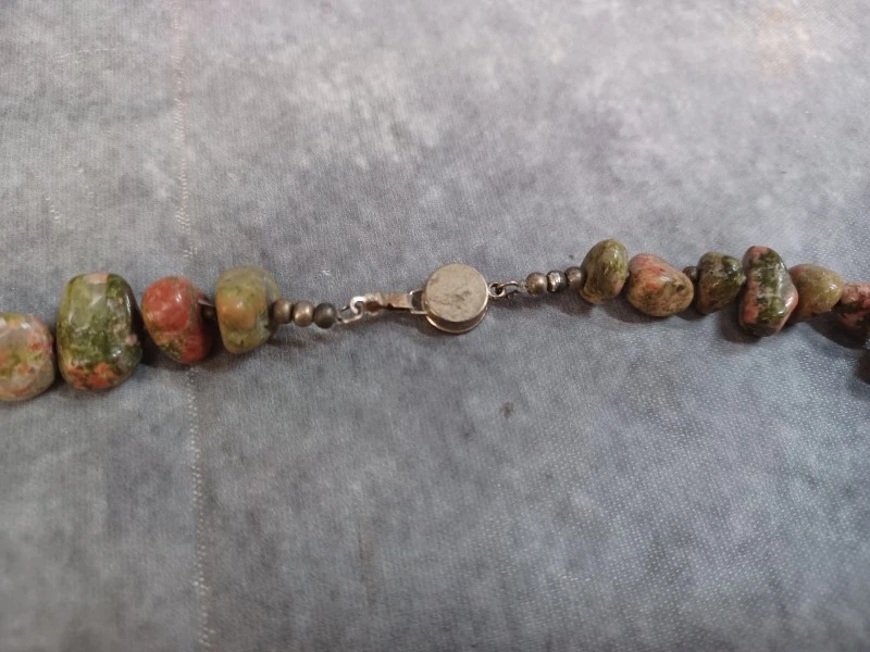 Stijlvolle handgemaakte sieraden set met natuursteen en unakiet - foto 12