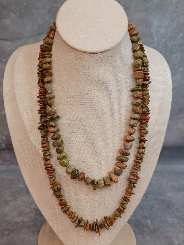 Stijlvolle handgemaakte sieraden set met natuursteen en unakiet - foto 2
