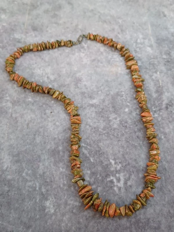 Stijlvolle handgemaakte sieraden set met natuursteen en unakiet - foto 4