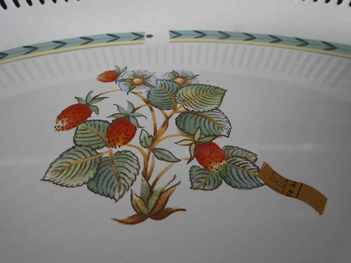 Twee decoratieve geëmailleerde keukenstukken van Villeroy & Boch
