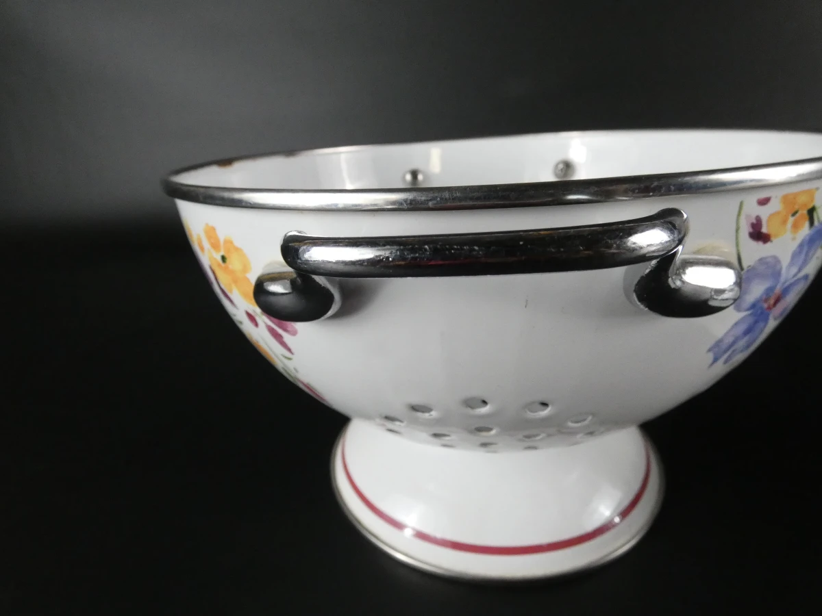 Twee decoratieve geëmailleerde keukenstukken van Villeroy & Boch