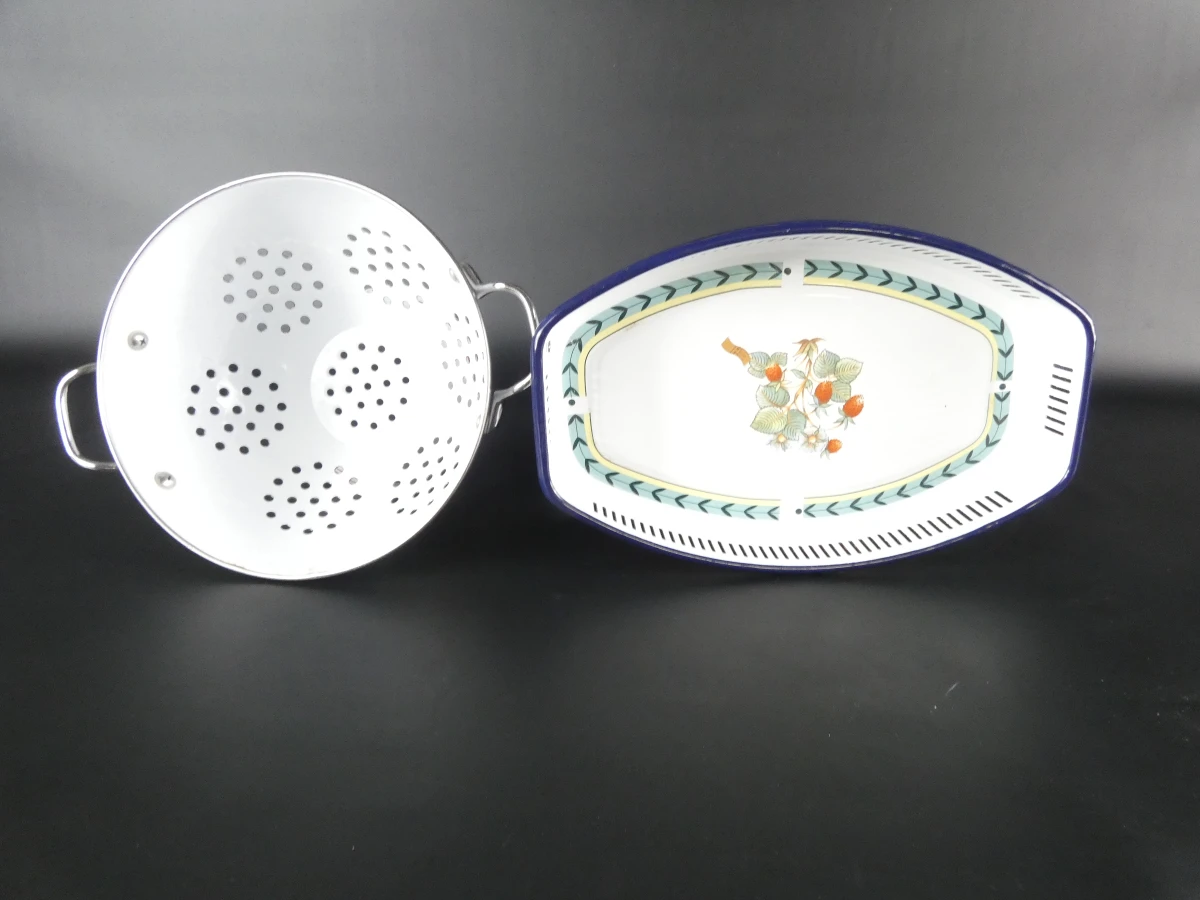 Twee decoratieve geëmailleerde keukenstukken van Villeroy & Boch