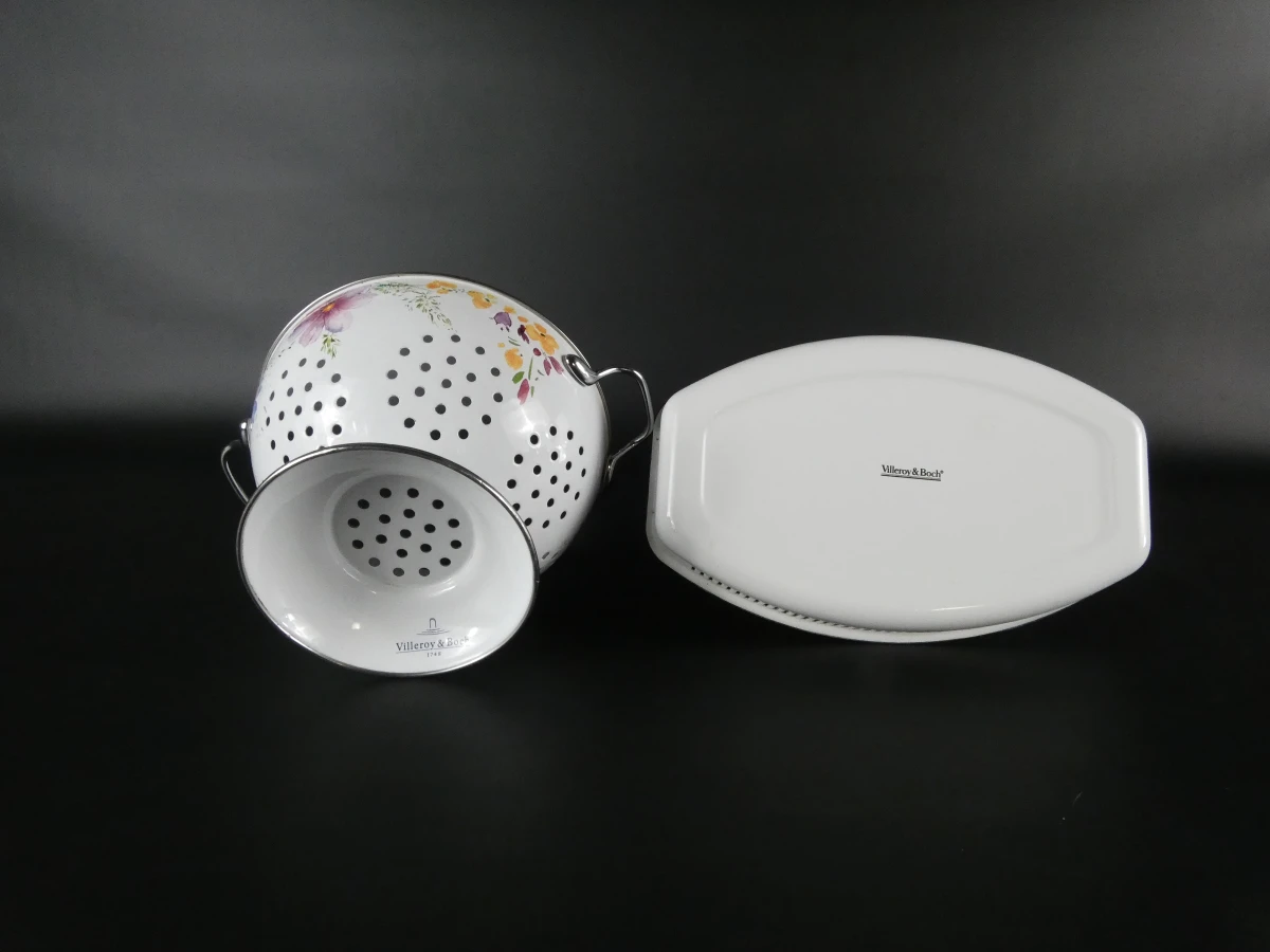 Twee decoratieve geëmailleerde keukenstukken van Villeroy & Boch