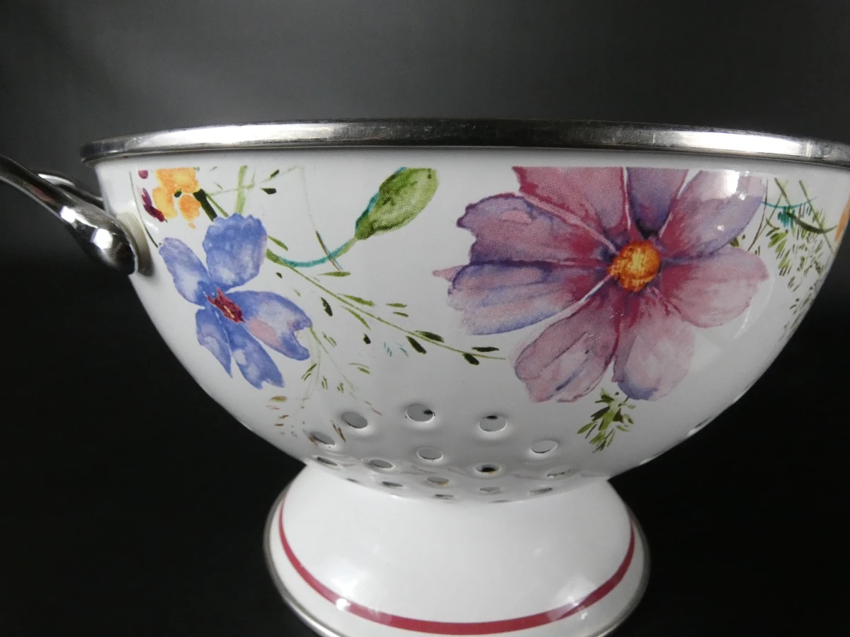 Twee decoratieve geëmailleerde keukenstukken van Villeroy & Boch