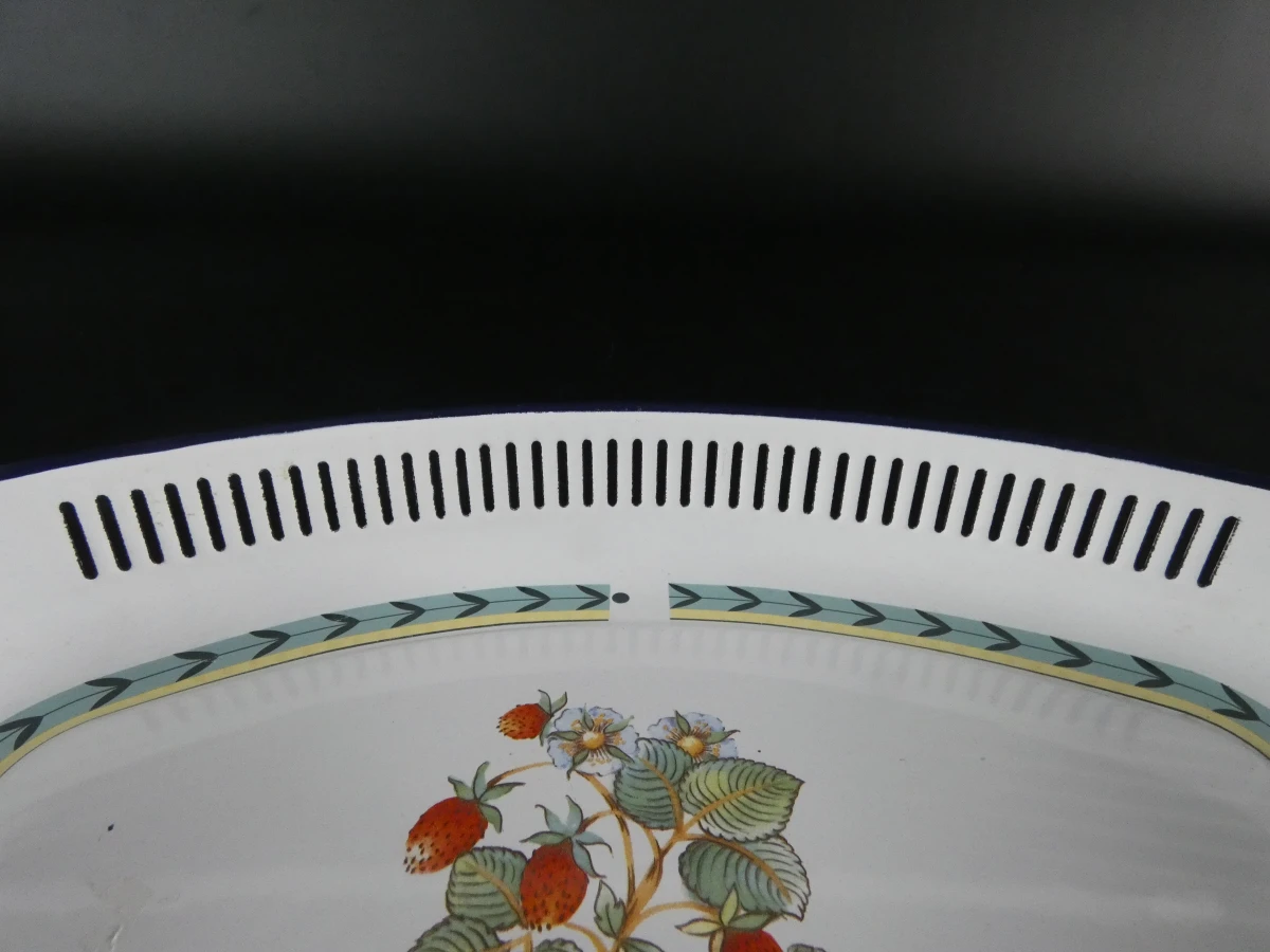 Twee decoratieve geëmailleerde keukenstukken van Villeroy & Boch