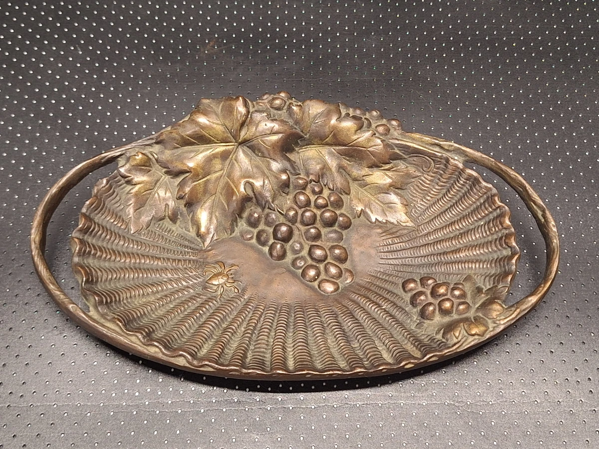 Franse Art Nouveau vide-poche - Antieke sierlijke schaal met druiven en wijnbladeren