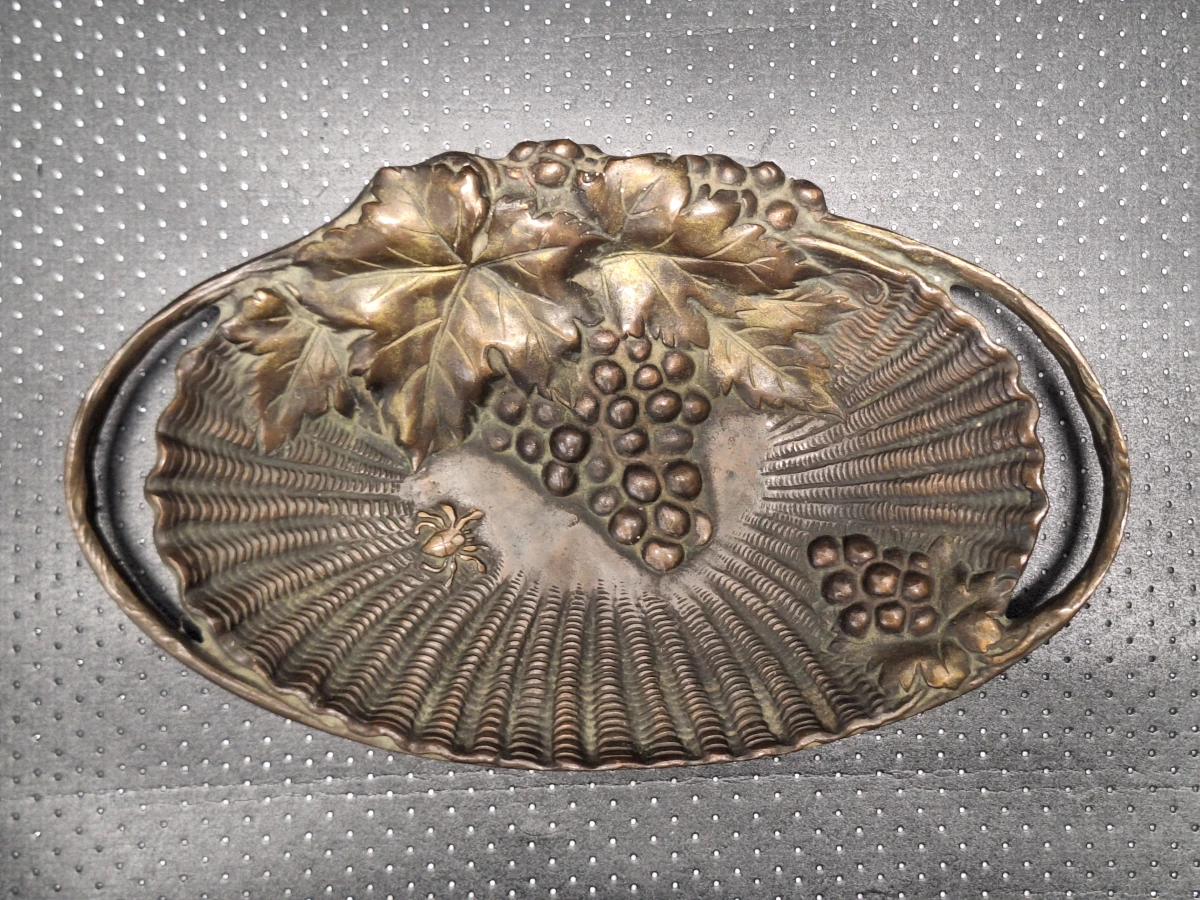 Franse Art Nouveau vide-poche - Antieke sierlijke schaal met druiven en wijnbladeren