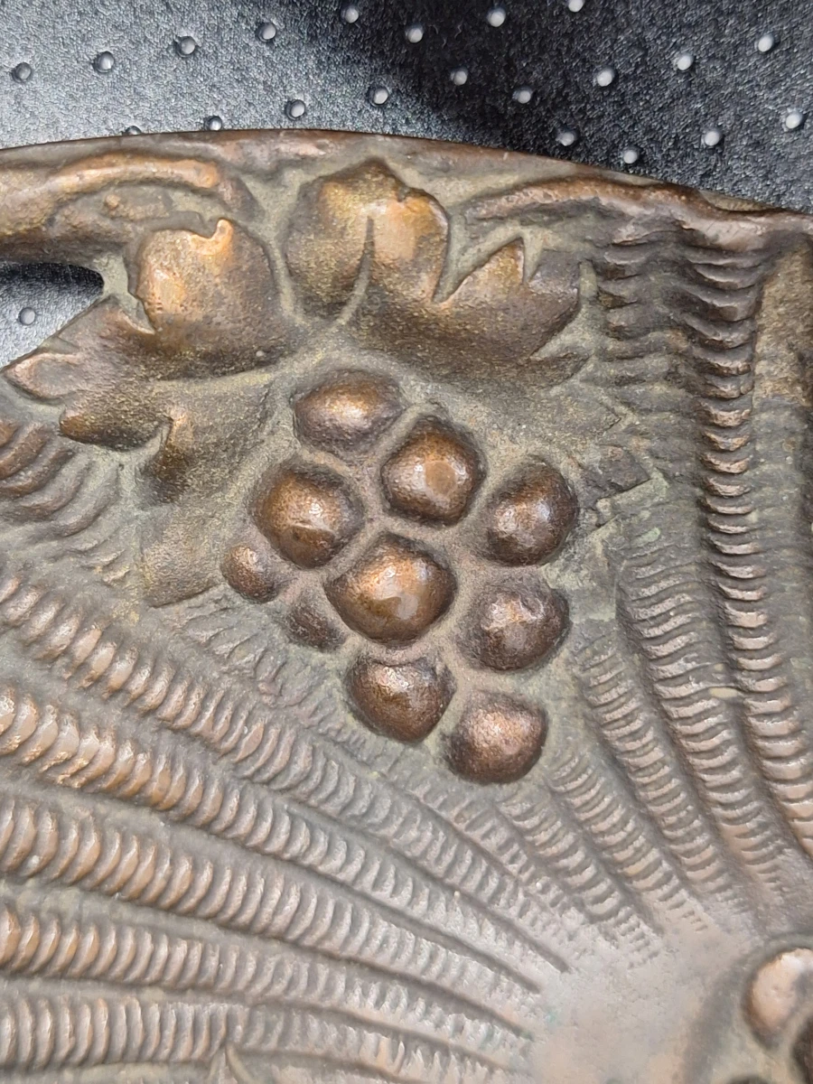 Franse Art Nouveau vide-poche - Antieke sierlijke schaal met druiven en wijnbladeren