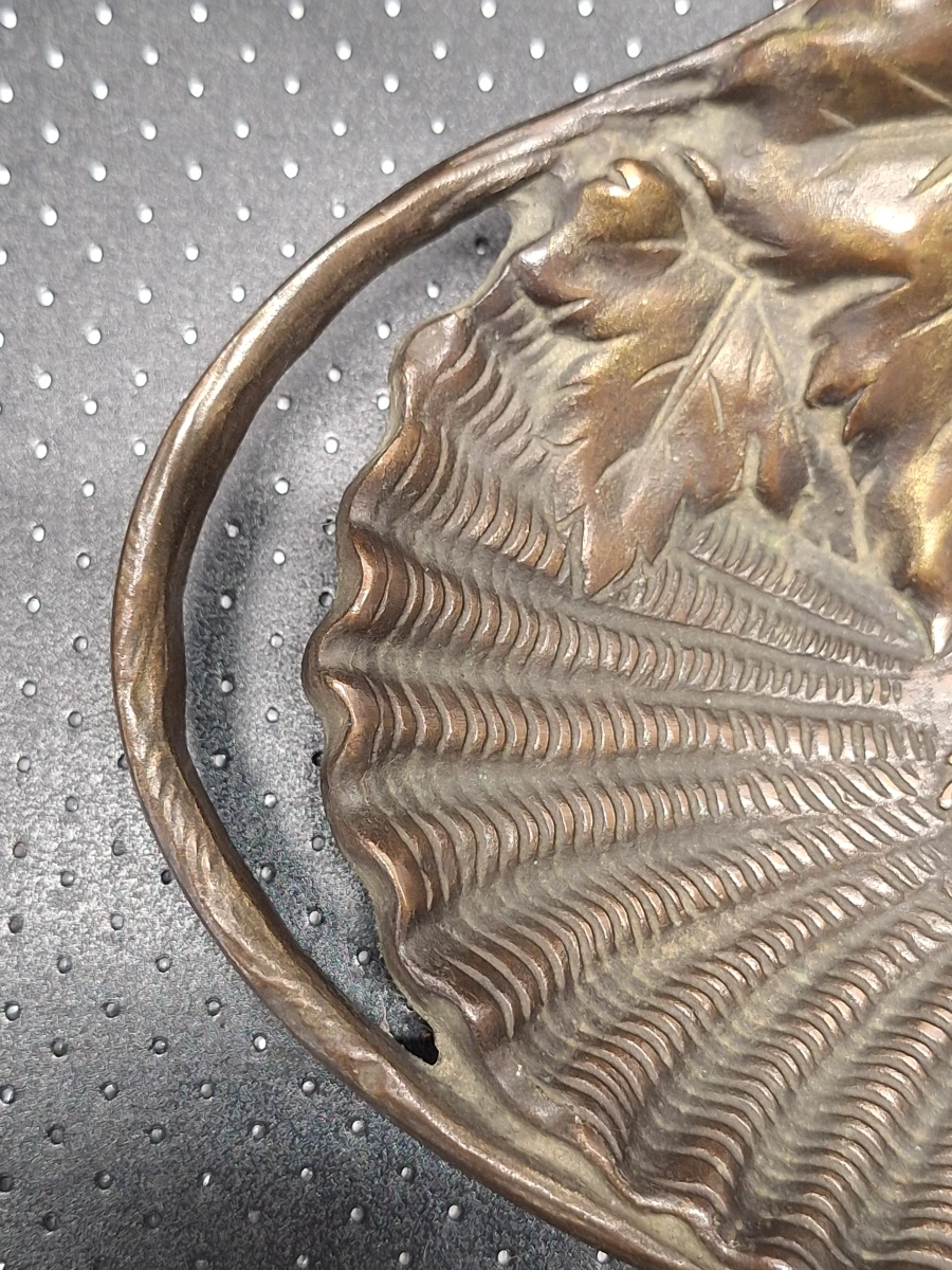 Franse Art Nouveau vide-poche - Antieke sierlijke schaal met druiven en wijnbladeren