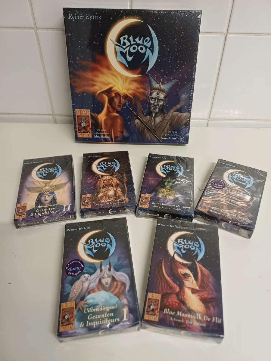 Blue Moon kaartspel met uitbreidingssets