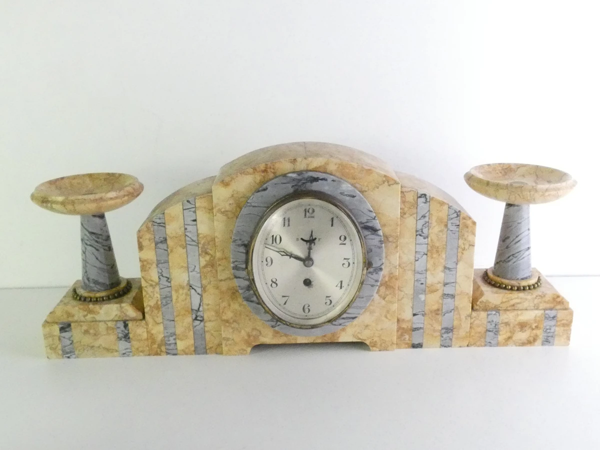 Art Deco marmeren schouwklok met kandelaars