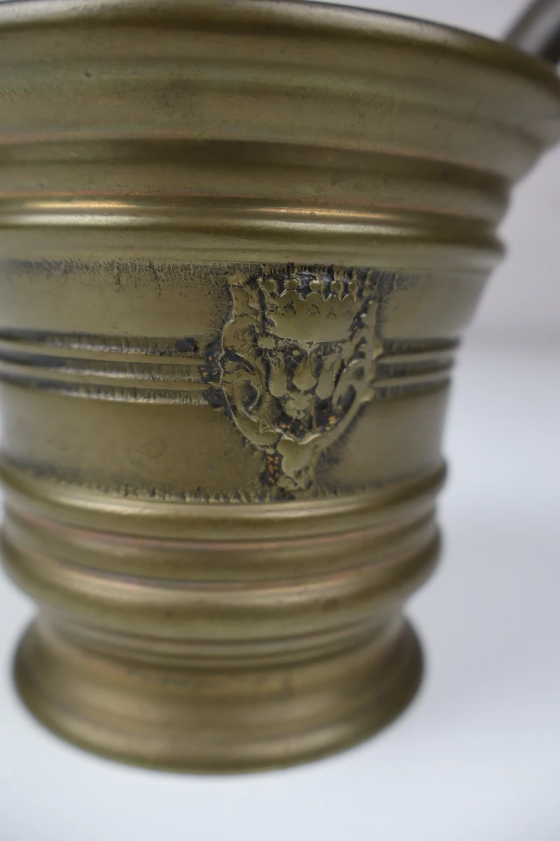 Bronzen of messing vijzel met stamper