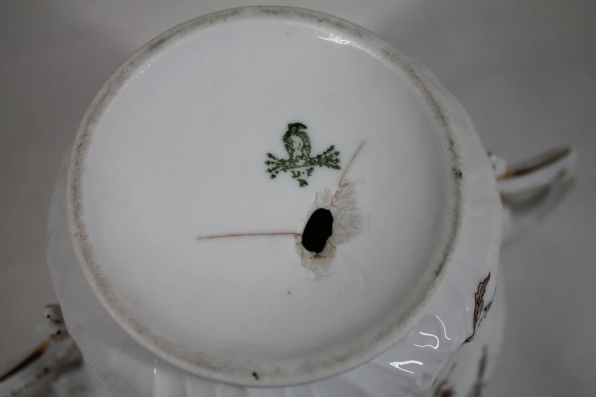 Porseleinen servies met bloemmotief