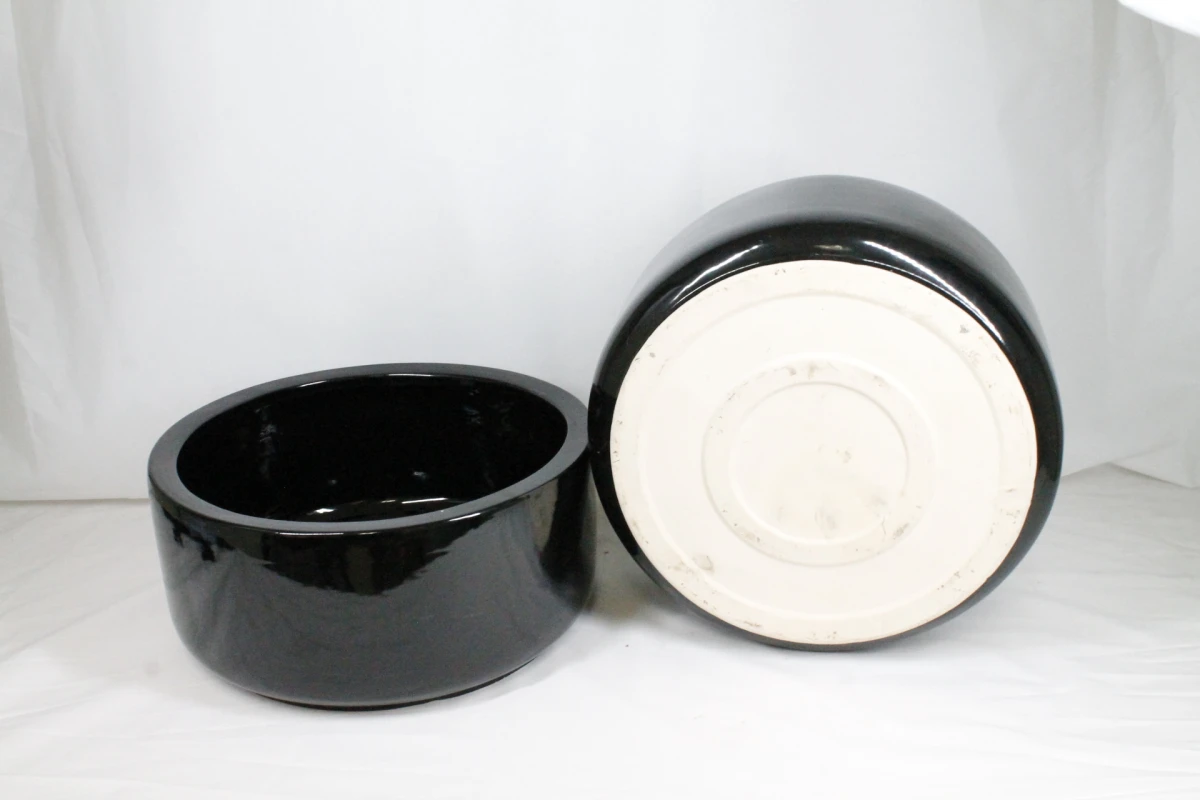 Set van 2 zwarte keramische potten