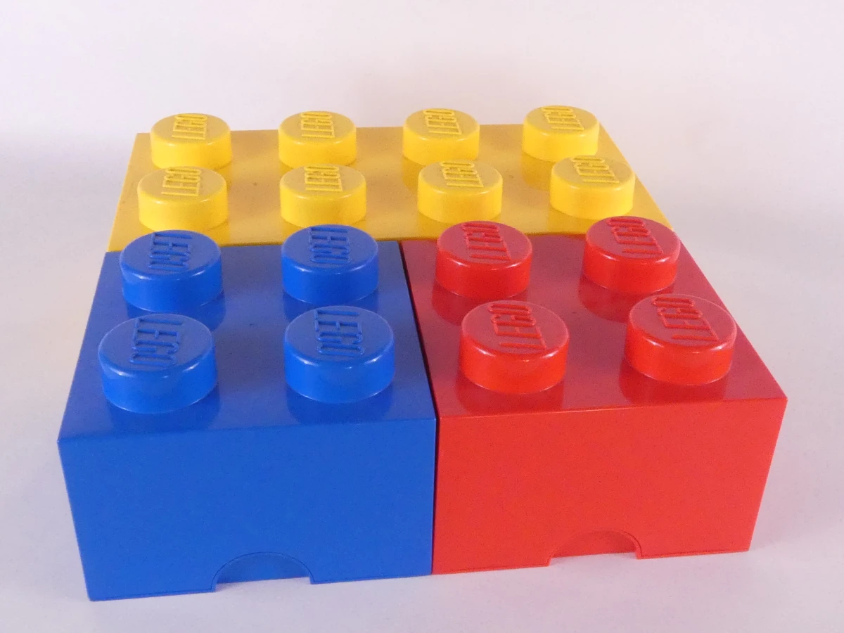 Lego opbergdozen + Ultra Agents en Marvel set