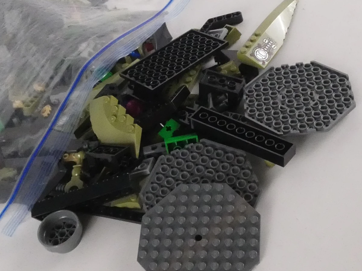 Lego opbergdozen + Ultra Agents en Marvel set