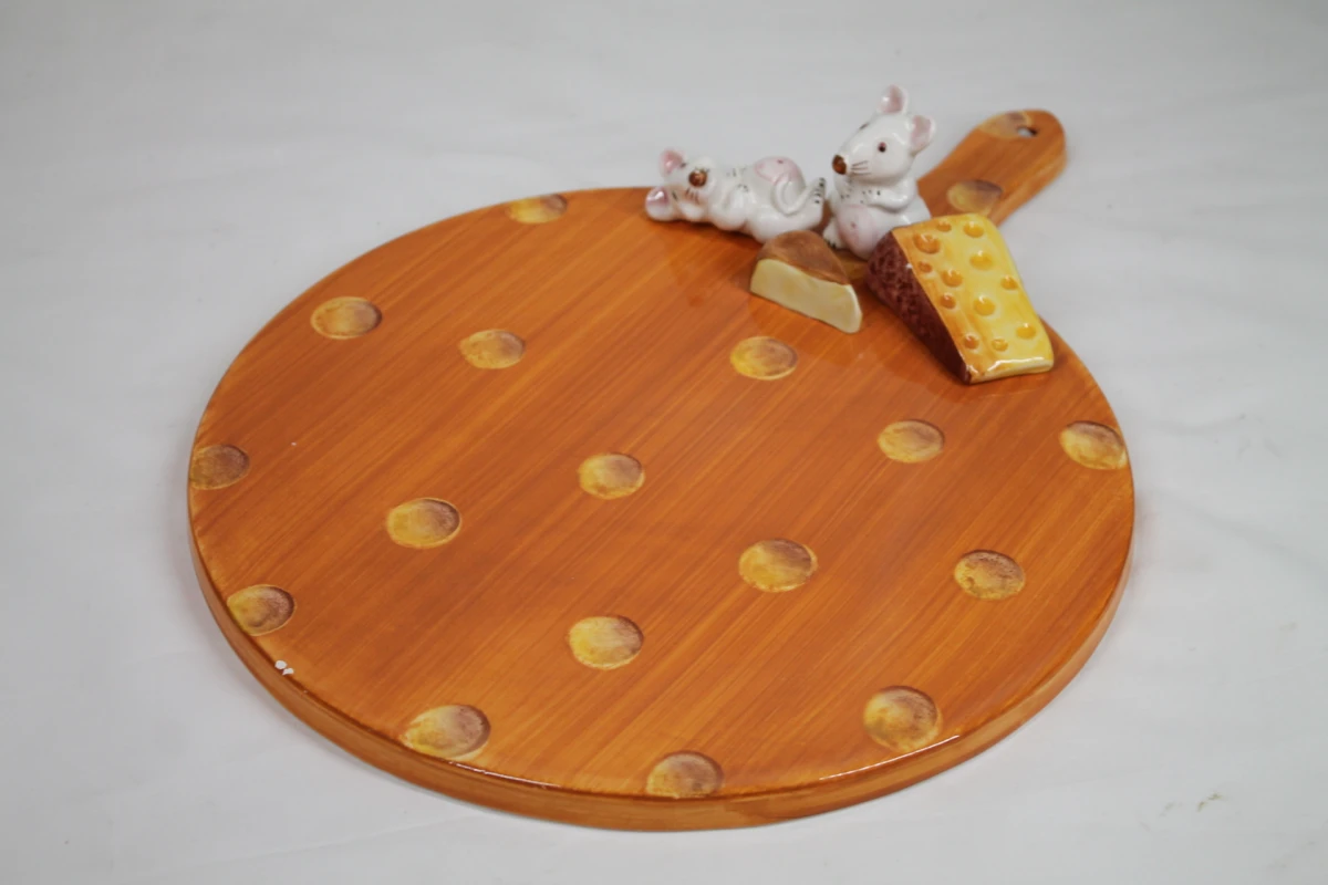 Set van een kaasplank en een serveerbord met 3D- dieren