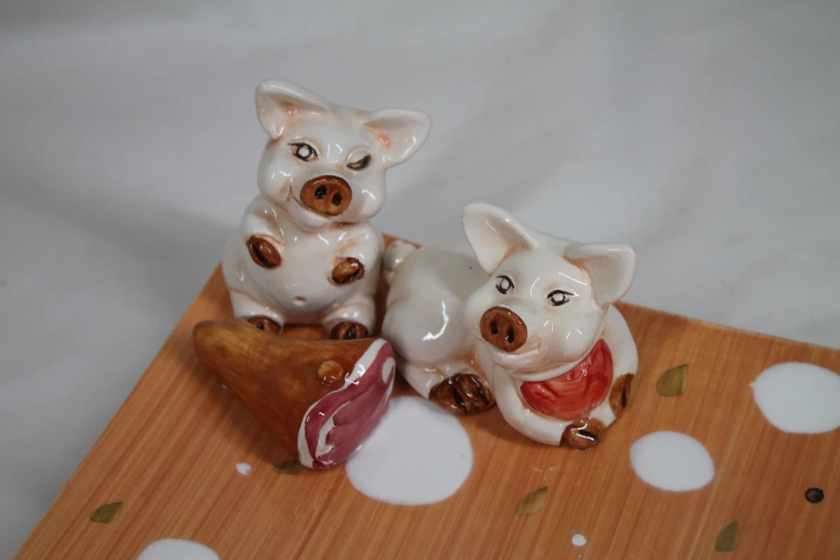 Set van een kaasplank en een serveerbord met 3D- dieren