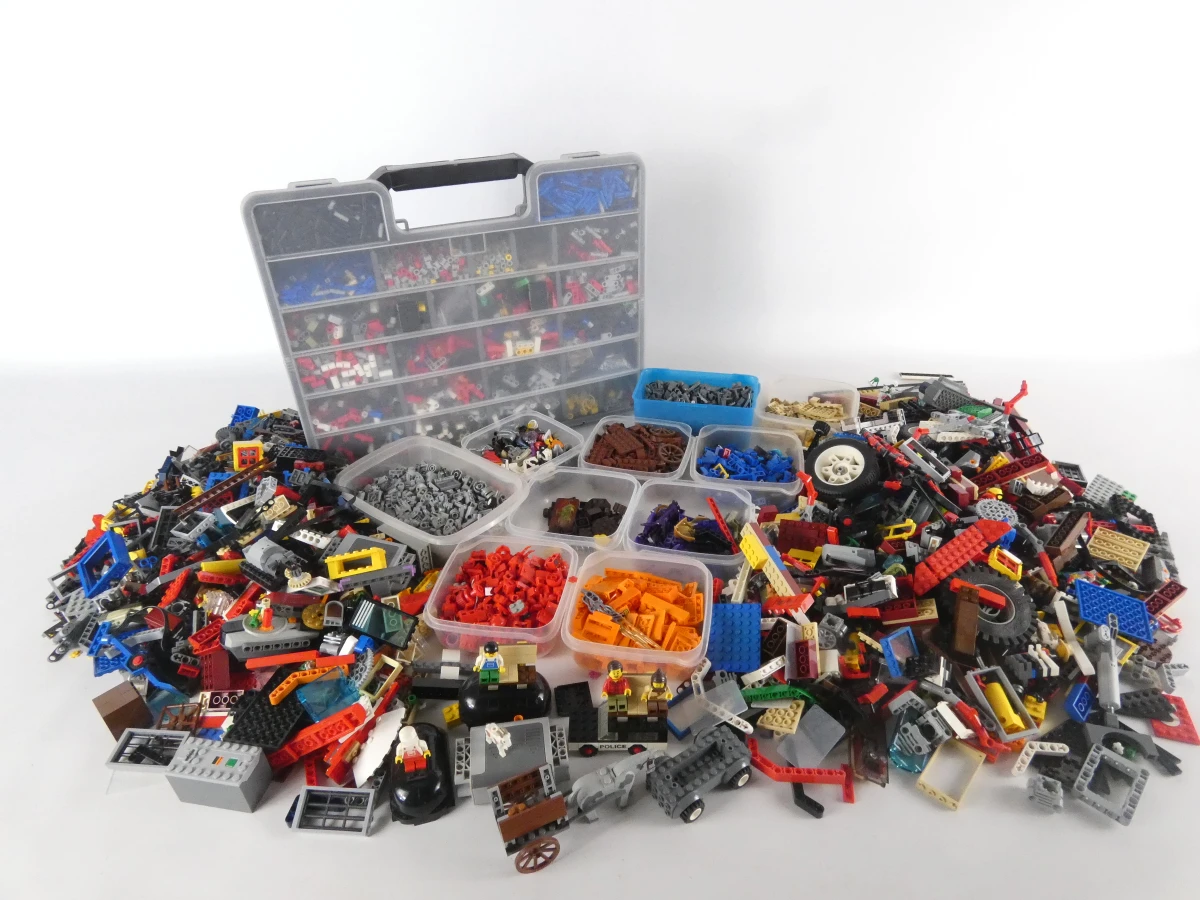 Grote verzameling Lego bouwstenen in dozen