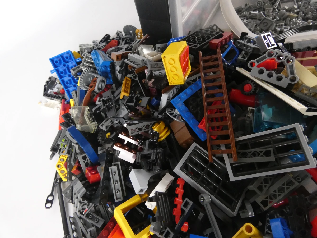 Grote verzameling Lego bouwstenen in dozen