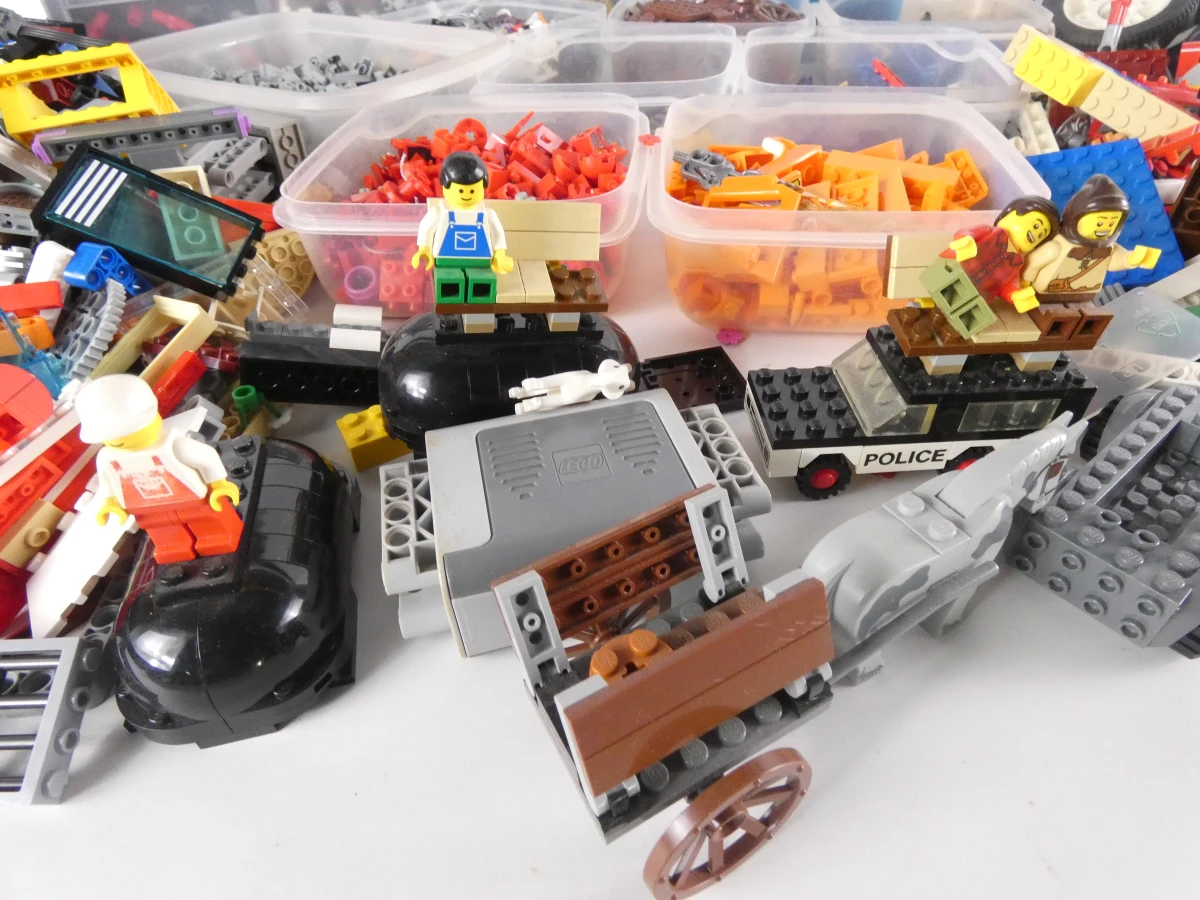 Grote verzameling Lego bouwstenen in dozen