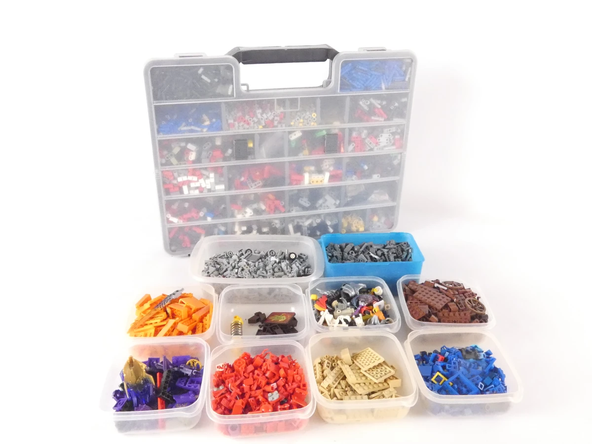 Grote verzameling Lego bouwstenen in dozen