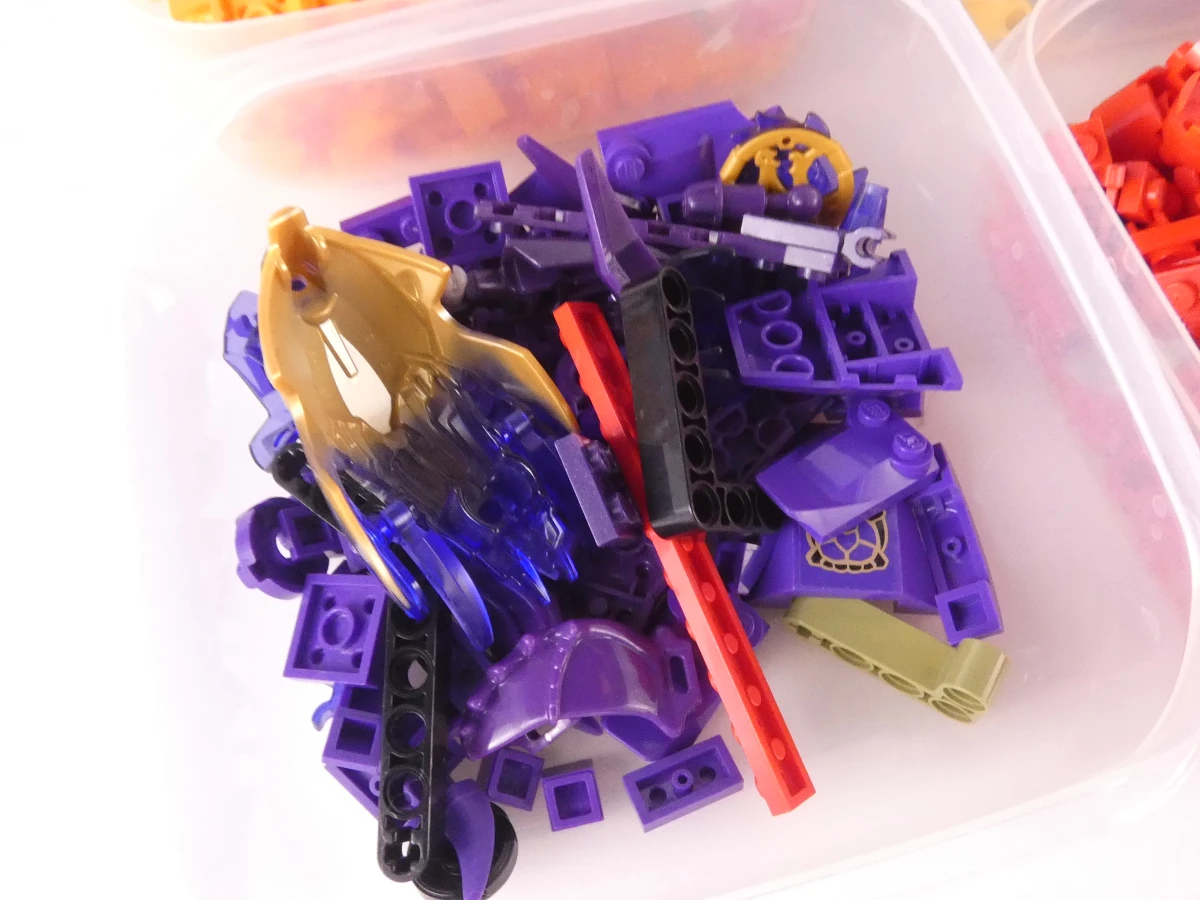 Grote verzameling Lego bouwstenen in dozen