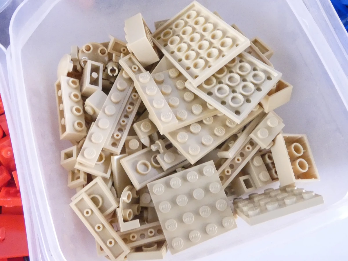 Grote verzameling Lego bouwstenen in dozen