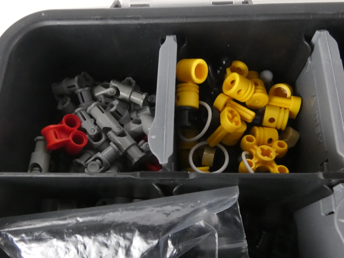 Grote verzameling Lego bouwstenen in dozen