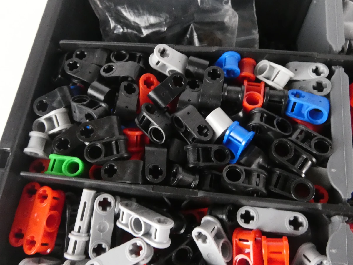 Grote verzameling Lego bouwstenen in dozen