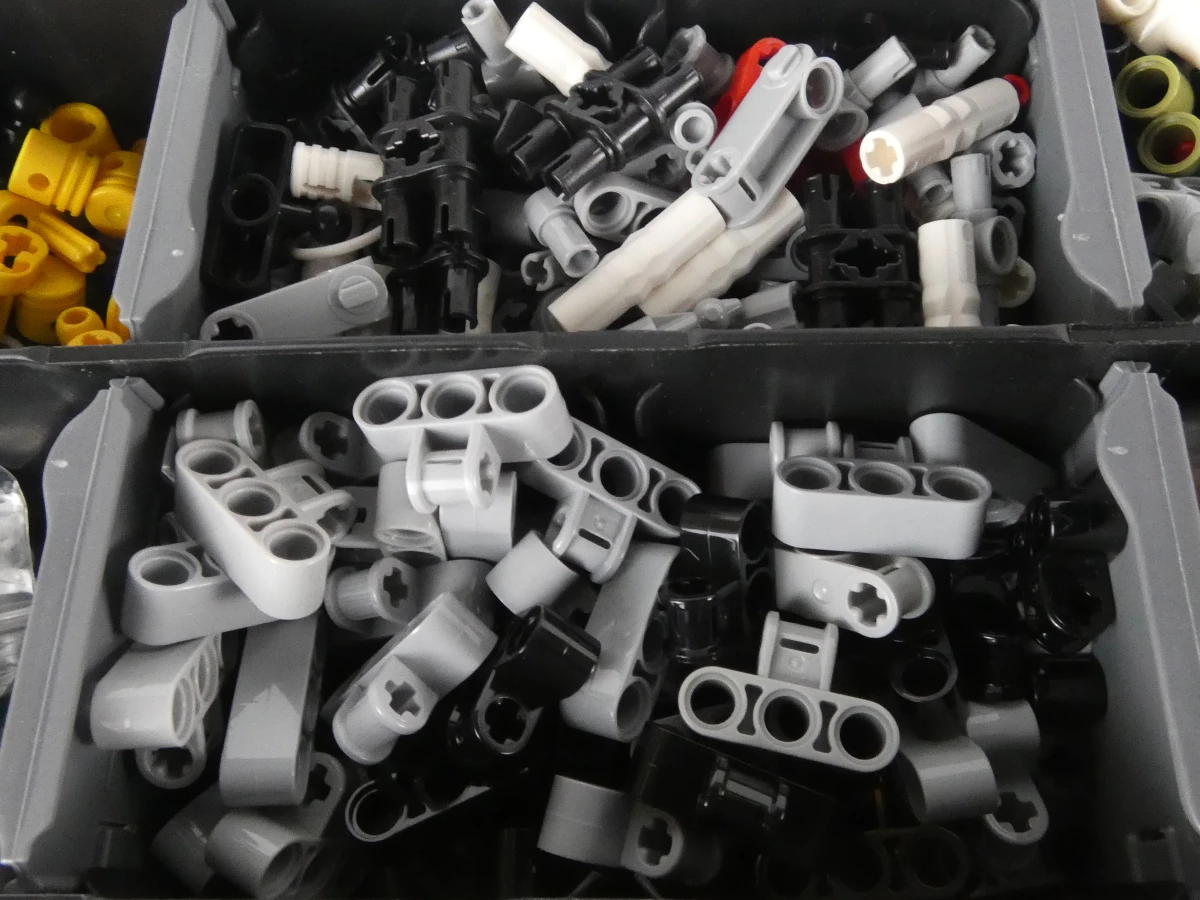 Grote verzameling Lego bouwstenen in dozen