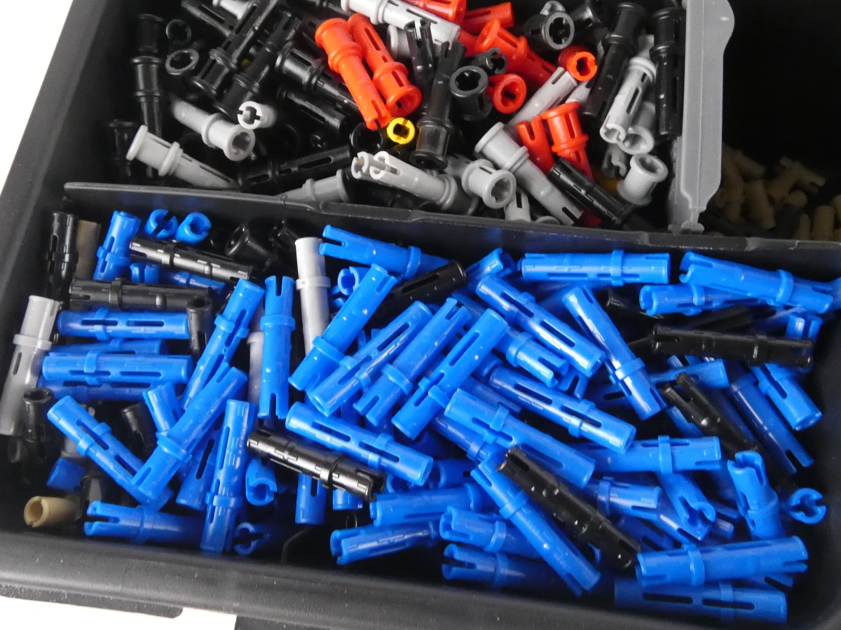 Grote verzameling Lego bouwstenen in dozen