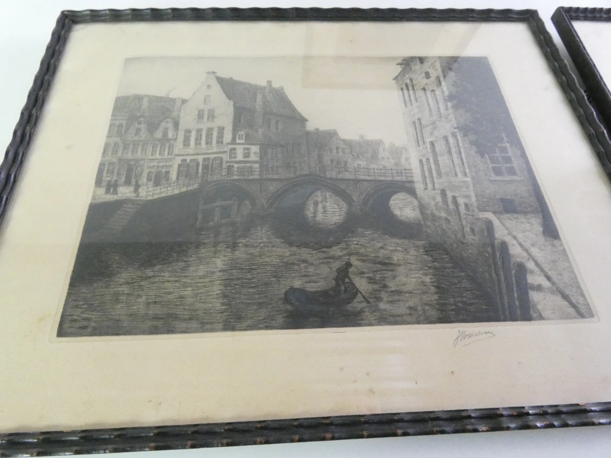 Lot van drie ingelijste etsen met historische stadsgezichten