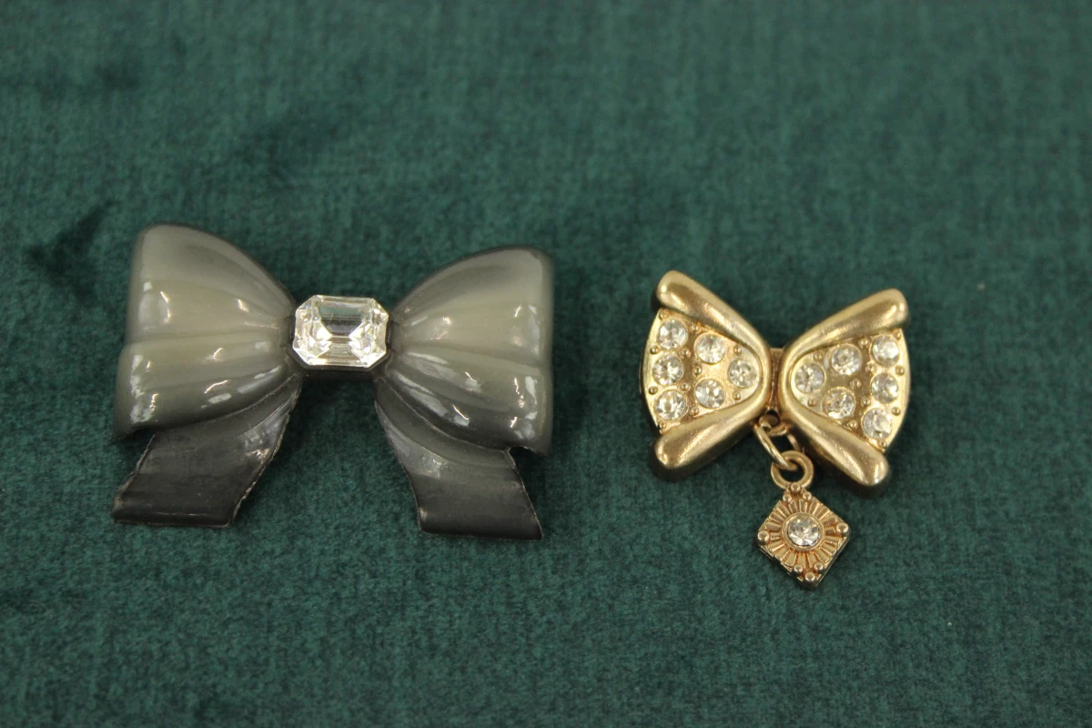 Set van 6 vintage broches met thema mode accessoires in retrostijl